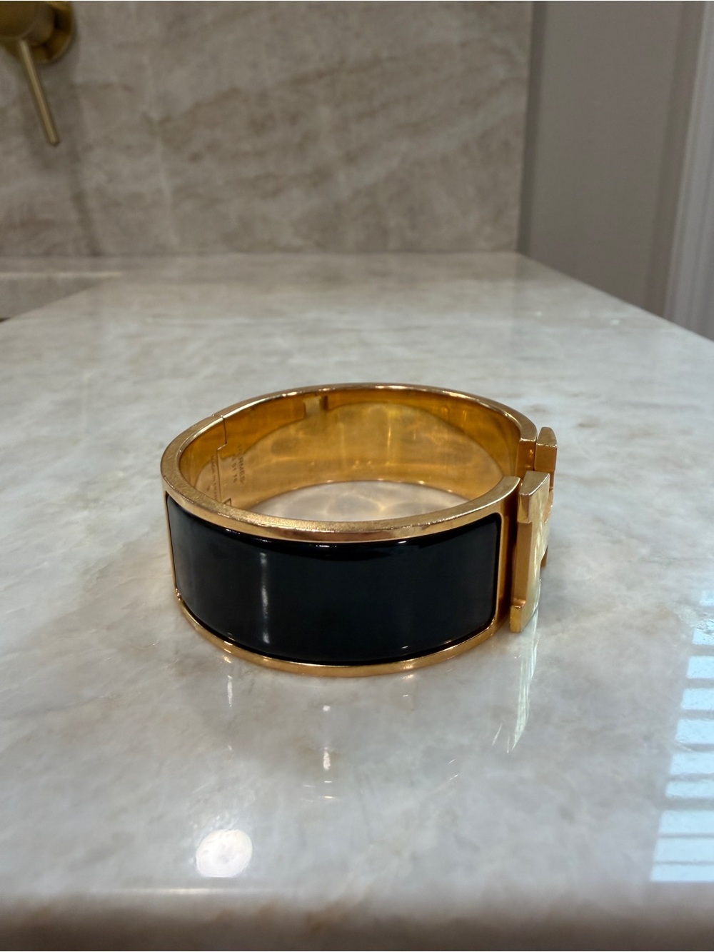Hermès Clic Clac H Bracelet in Black and Gold - Picture 4 of 8